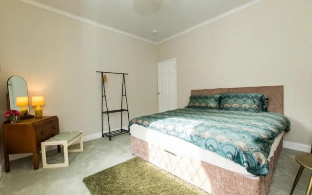 Captivating 2-bed House in Chesterfield