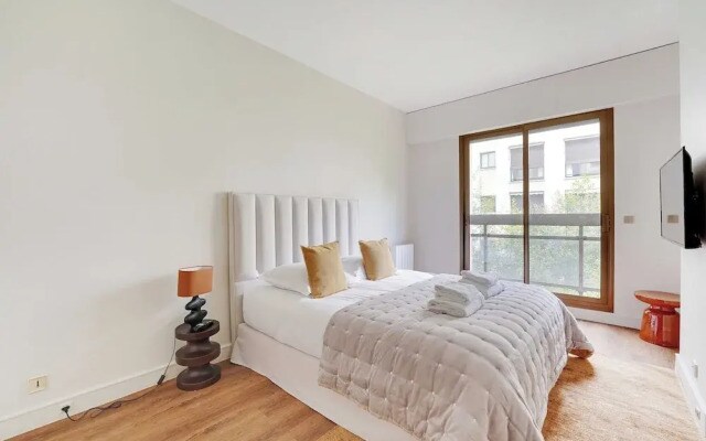 Modern apt With Balcony-2br/6p-neuilly-sur-seine