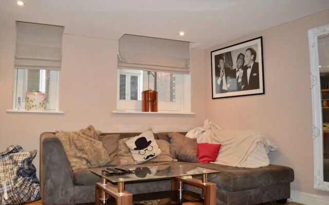 2 Bedroom Apartment 10mins From Central Manchester