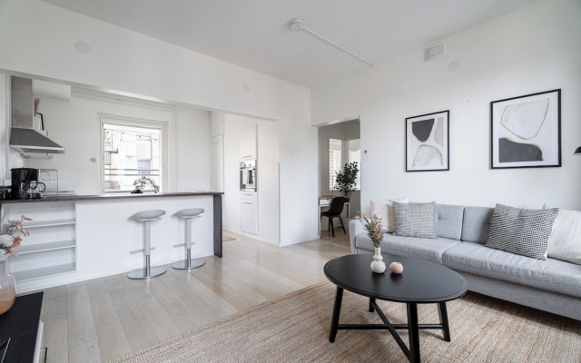 1BR Penthouse with Sauna & Private Rooftop Terrace