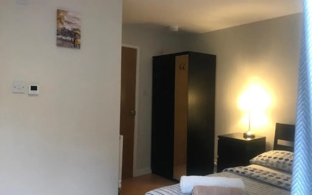 Studio-2 Staines,Heathrow, London-own entrance