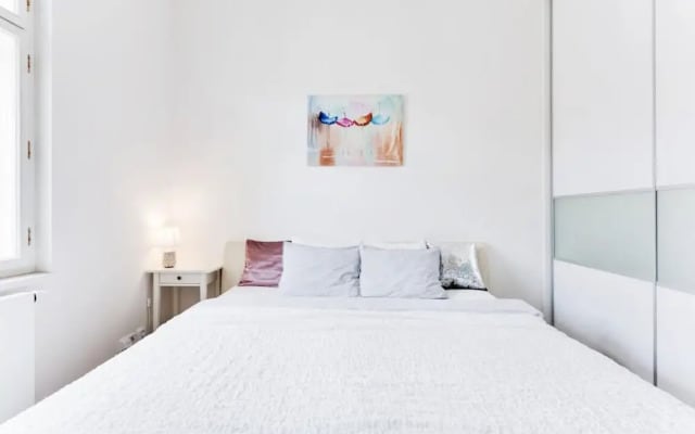 Charming Two-Bedroom Apartment Next To The Emmaus Abbey