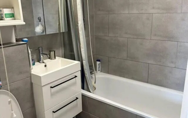 Captivating 1-bed Apartment in Stratford