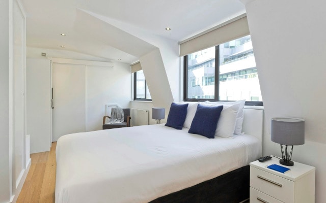 Red Lion Court by City2Stay
