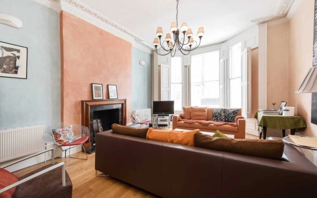 Inviting 1BD Hideaway Kensington Olympia!