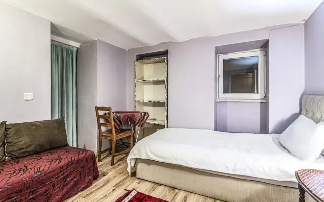 Cozy Home With Backyard in Sisli
