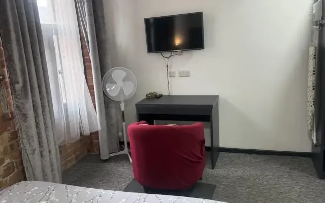 Studio - Sleeps 2 - Parking - Wifi