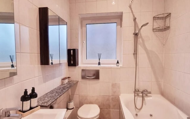 Elegant 2-bed Victorian Flat
