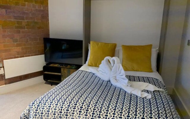 Riverside Studio Apartments Close To City Centre