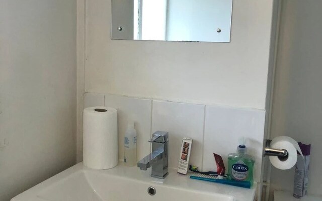 Charming 1-bed Apartment, Vibrant London Location