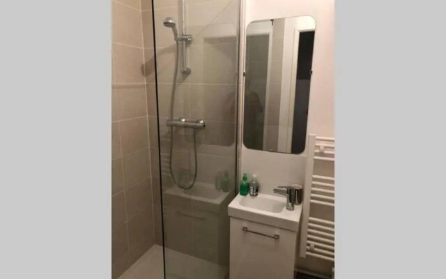 Apartment in Paris Suburb, 15 minutes to center.