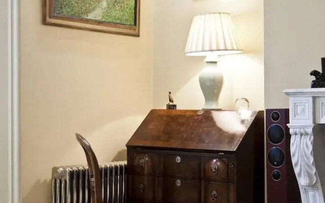 Gledhow Gardens by Onefinestay