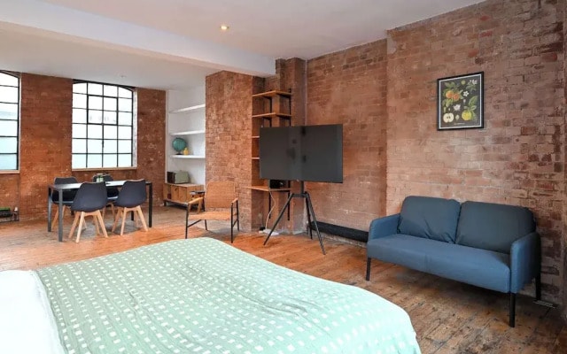 Spacious Studio in a Converted Warehouse Shoreditch