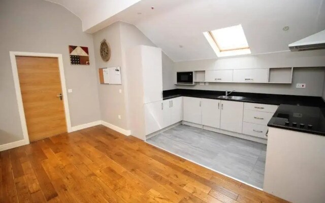 Sheffield City Retreat - Modern Apartment