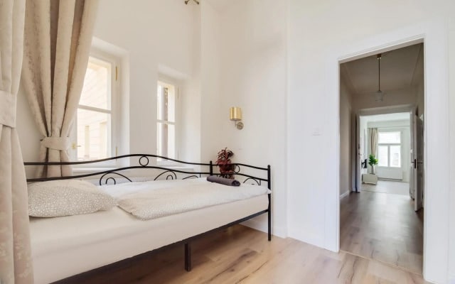 Charles Bridge - 3 bedroom Apartment - Old Town