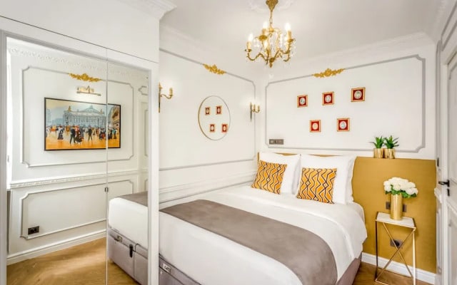 Luxury 2 bedroom 2.5 bathroom Louvre