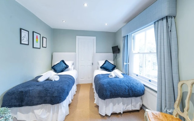 Stylish Shepherds Bush Flat