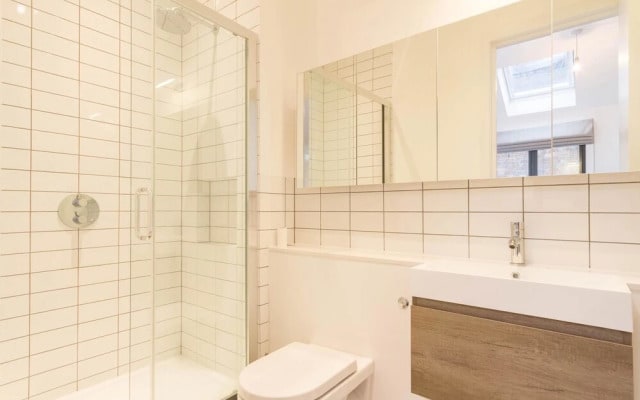 NEW 3 Double Bed House Ravenscourt Park Zone 2