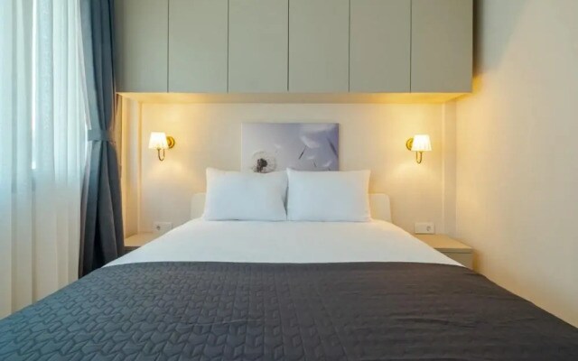 Spectacular Flat Near Bull Statue in Kadikoy
