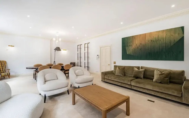 Luxury 3BR Mayfair Apartment Near Green Park