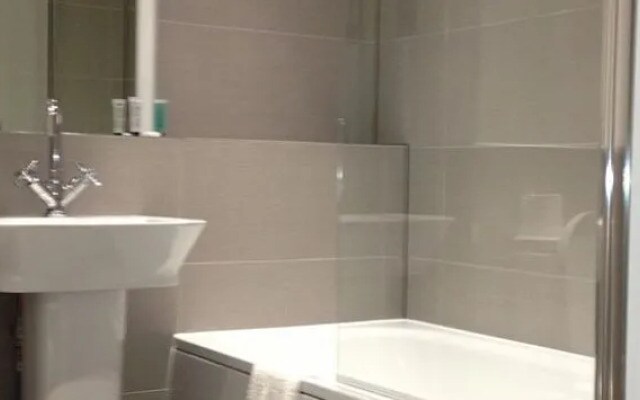 MAX Serviced Apartments Commercial Road