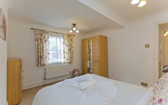 Imperial Horseferry Road Apartment