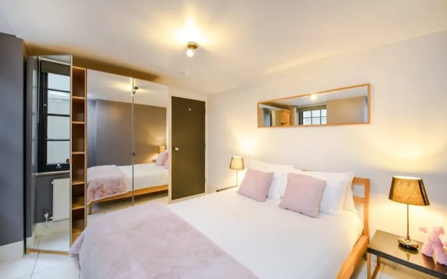 Central Cove - Fitzrovia - by Frankie Says
