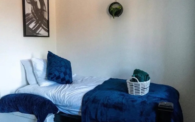 2-bed - Sleeps 4 - Pet Friendly & Free Parking