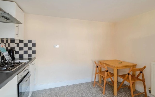 Quiet 2 Bedroom Apartment