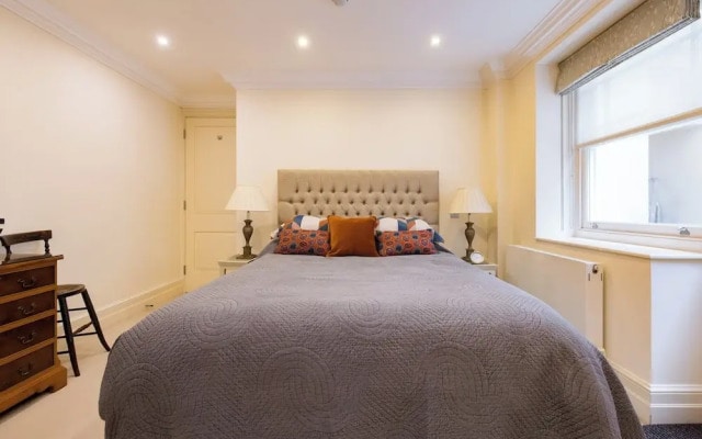 Large 3-bed 5-guest 1841 Duplex House Paddington
