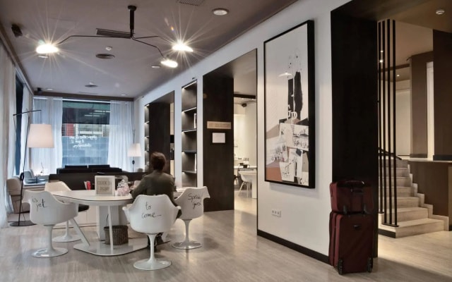Pol & Grace Hotel