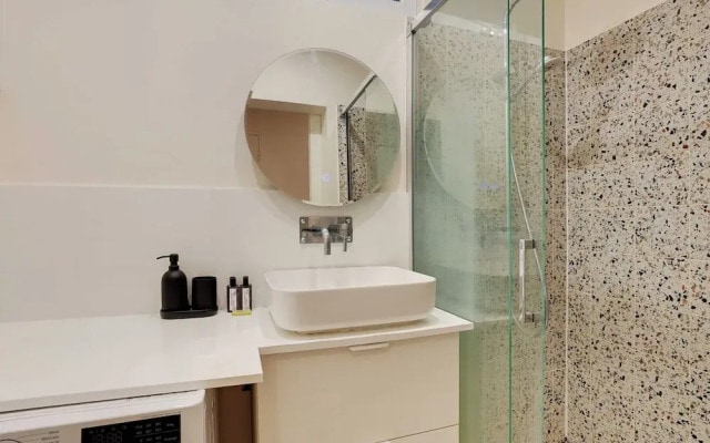 Authentic Apartment - 3br/8p - Clignancourt