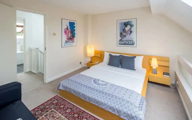 Beautiful 2bed House 6mins to Tube 2mins to Thames