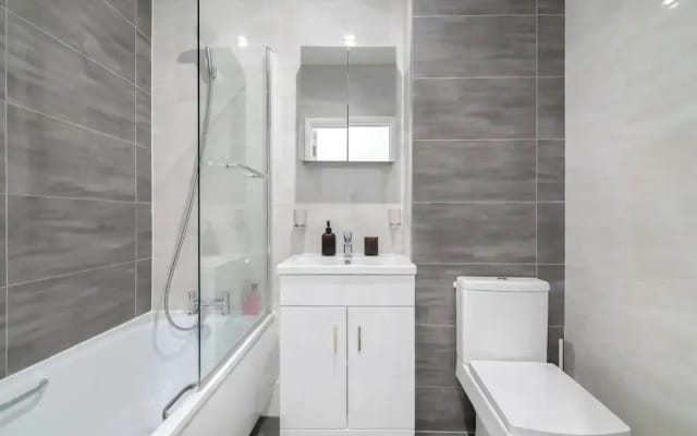 Deluxe 1 Bed Apartment, London