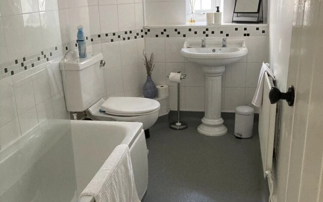 Ask 4 Discount, Best 3-bed House in Manchester