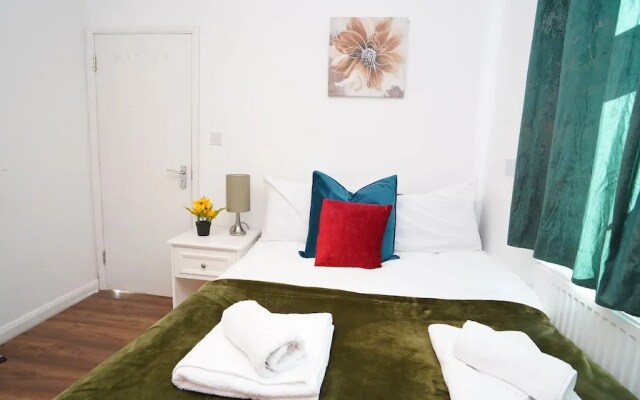 Spacious 3BR House Sleeps 6