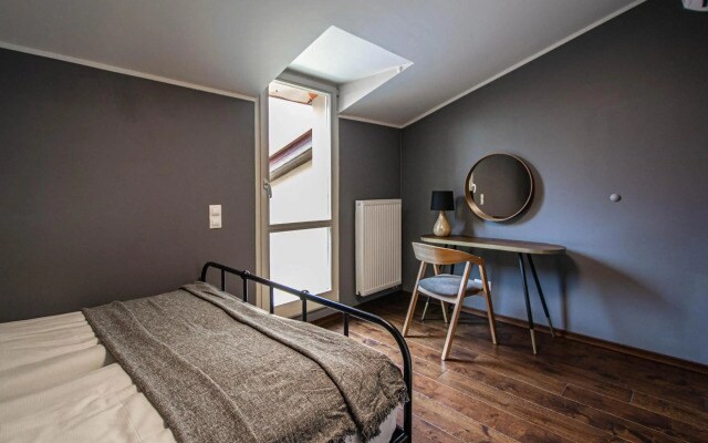 Quite Loft with Balcony and 3 Air Conditioners