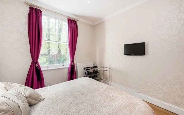 Inviting 1BD Hideaway Kensington Olympia!