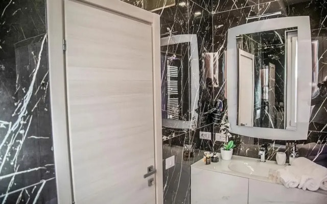 Central Luxury Apartment