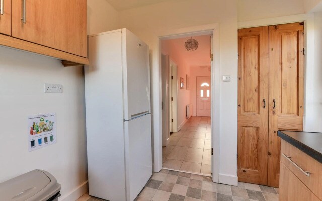 3 Bedroom Highfield House, Free Parking, Wigan, Sleeps 5