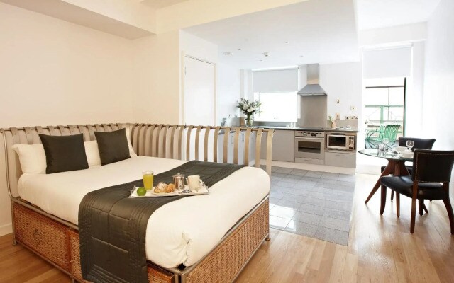 196 Bishopsgate Apartments by DMONTRIO