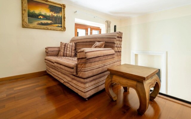 Rhona's Apartment