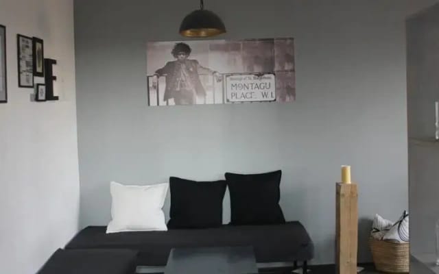 Fatima Hendrix apartment