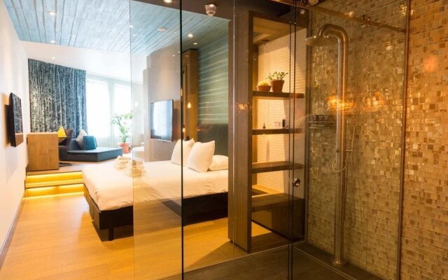 Manzo's Suites