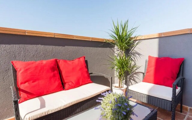 GR3-Renovated Apt Next To Old Town With Cozy Terrace
