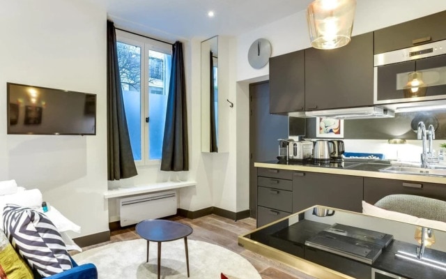 Exquisite Apartment in the Historical 7th District