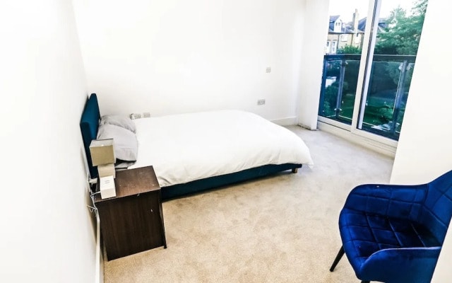 Modern Spacious 2-bed Apartment in London