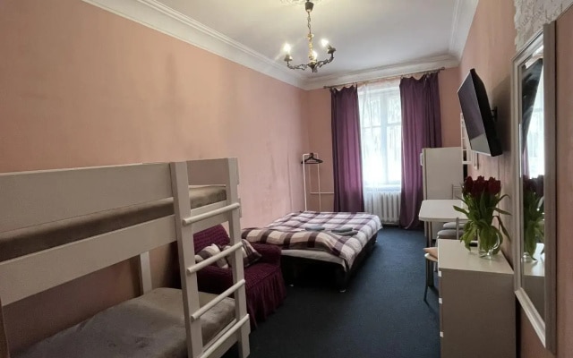 Меблированная комната Family House (Фэмили Хаус) на проспекте Независимости