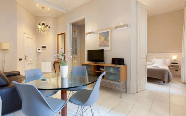 GAUDIR 6 · Soft and bright apartment w/terrace in Eixample