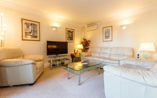 Central Flat With Garden View Ideal for Couples